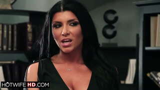 Busty milf voi odottaa olla perseestä mukaan hänen työtoveri.Hänen miehensä piilottaa salaa katsoa hänen isot tissit vaimo saada rimmed.Hän facefucked ja rides kukko