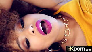 ���ំសត្វលាខ្មៅទារកបានលោតនៅលើផ្អៀង