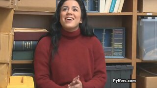 Пышная латина вор уличена и трахнута голодным охранником