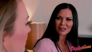 Macocha pokazuje Córki, jak prawidłowo uprawiać z nimi seksu