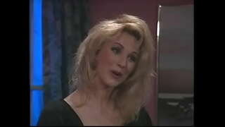 Великолепная малламуй sucks узви ва меорад, ки худро розовую пизду трах дар black диване