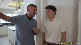 Petite Ébano Chanel Skye Fai Sexo Anal Con Grandes Branco Paus